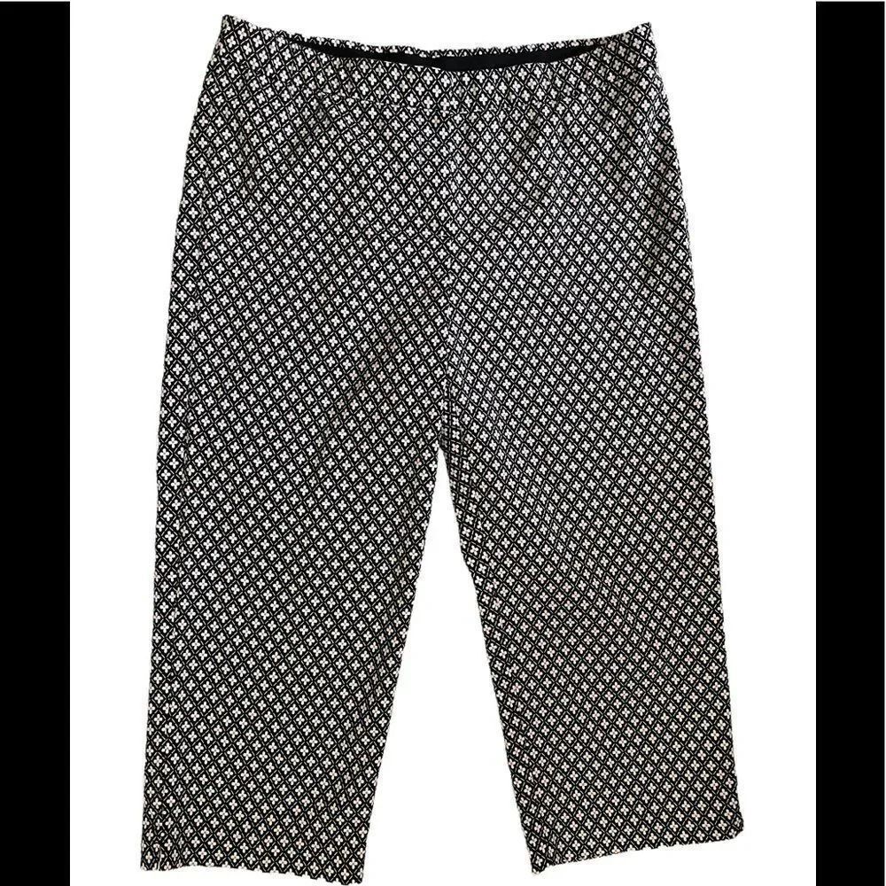 J Jill black floral elastic waistband flat front stretch crop pants size 12.